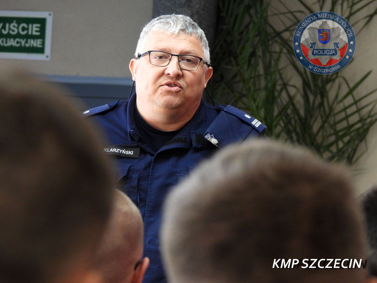 Komendant Komisariatu Policji Szczecin Pogodno zachęcał maturzystów do