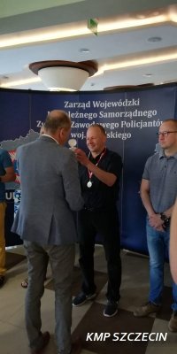 Policjant Szczecińskiej Drogówki na podium Mistrzostw Polski w Tenisie Stołowym