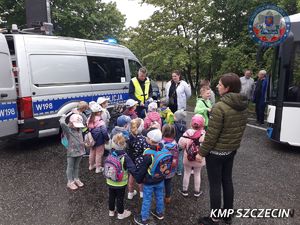 Spotkanie policjantów Ruchu Drogowego z przedszkolakami