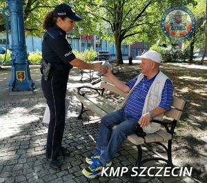 Szczecińscy policjanci radzą jak postępować w trakcie upałów
