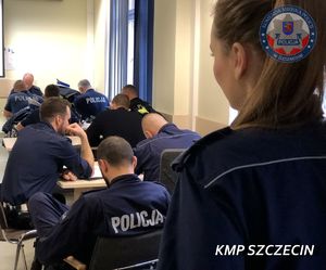 Dzisiaj 1 listopada – Dzień Wszystkich Świętych. Jest to kolejny dzień wytężonej pracy szczecińskich policjantów, którzy czuwają nad bezpieczeństwem wszystkich zmotoryzowanych i pieszych