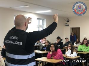 „Promocja Zawodu Policjanta” – kolejni uczniowie klas maturalnych w Szczecinie poznali kulisy służby w Policji