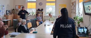 Spotkanie o bezpieczeństwie w Klubie Seniora Caritas &quot;Krzyś&quot; w Szczecinie