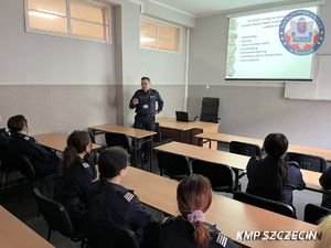 Szczecińscy maturzyści klas mundurowych z wizytą w Szkole Policji w Pile