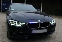zdjęcie kolorowe na którym widać nieoznakowany radiowóz marki BMW koloru czarnego
