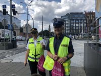 Policjantka oraz Strażniczka Miejska na wspólnym zdjęciu podczas kampanii