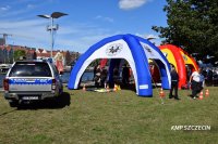 Policjanci z KMP w Szczecinie podczas festynu podsumowali wakacyjne działania profilaktyczne