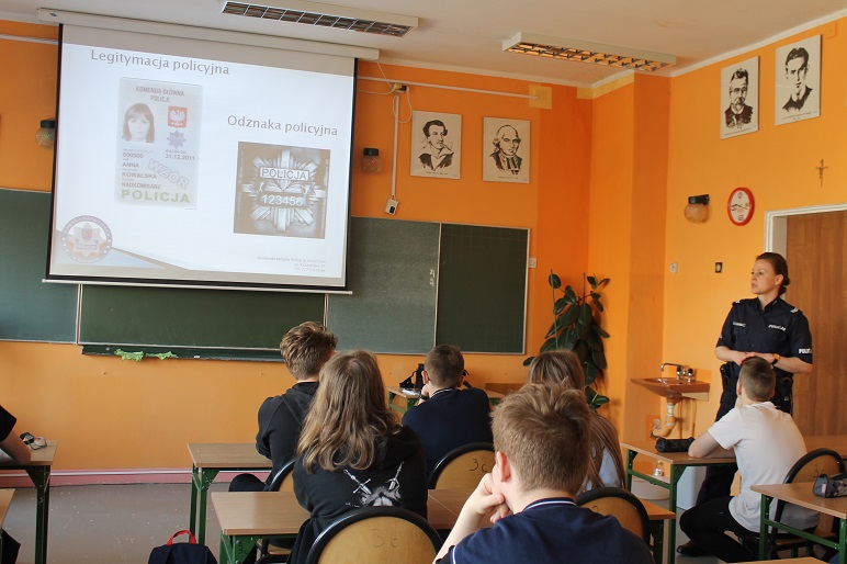 Zawód z pasją policjant Spotkanie w SP nr 35 w Szczecinie