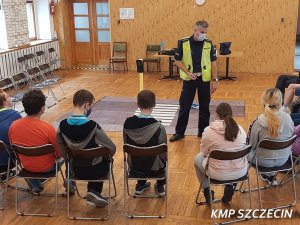 spotkanie policjanta  dziećmi