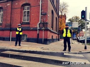 policjanci podczas akcji NURD