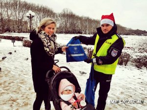 Szczecińska drogówka wręczała prezenty z okazji „Mikołajek”