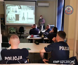 Policjanci ze szczecińskiej „drogówki” doskonalą swoją wiedzę i umiejętności