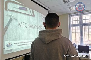 Policjanci ze szczecińskiej „drogówki” doskonalą swoją wiedzę i umiejętności