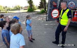 Wizyta policjanta Ruchu Drogowego w Szkole Podstawowej