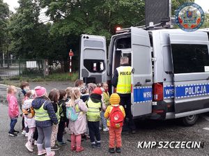 Spotkanie policjantów Ruchu Drogowego z przedszkolakami