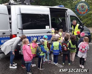 Spotkanie policjantów Ruchu Drogowego z przedszkolakami