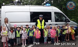 Spotkanie policjantów Ruchu Drogowego z przedszkolakami