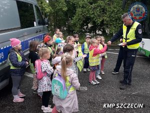 Spotkanie policjantów Ruchu Drogowego z przedszkolakami