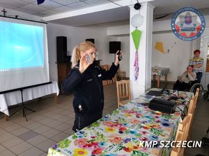 Policjanci szczecińskiej drogówki odwiedzili podopiecznych Domu Pomocy Społecznej