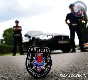 Policjanci pilotowali auto z duszącym się dzieckiem