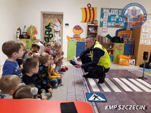 O bezpieczeństwie w ruchu drogowym z najmłodszymi podopiecznymi „Krainy Tuwima”