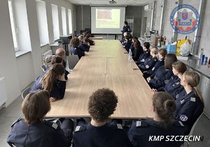 Szczecińscy maturzyści klas mundurowych z wizytą w Szkole Policji w Pile