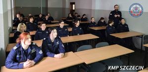 Szczecińscy maturzyści klas mundurowych z wizytą w Szkole Policji w Pile