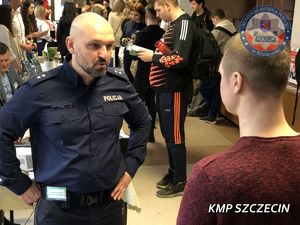 Kolejna Giełda Pracy na Uniwersytecie Szczecińskim z udziałem policjantów - dziękujemy za tak liczne zainteresowanie