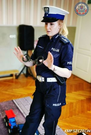 Bezpieczny przedszkolak z policjantami ze szczecińskiej drogówki