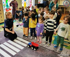 Bezpieczny przedszkolak z policjantami ze szczecińskiej drogówki