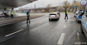 Szczecińscy policjanci wyeliminowali z dróg kolejnych amatorów jazdy „na podwójnym gazie”. Bądźmy odpowiedzialni i rozsądni podczas świątecznego podróżowania