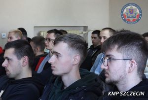 Komendant Komisariatu Policji Szczecin Pogodno zachęcał maturzystów do wstąpienia w nasze szeregi