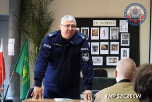 Komendant Komisariatu Policji Szczecin Pogodno zachęcał maturzystów do wstąpienia w nasze szeregi