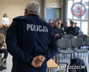 Komendant Komisariatu Policji Szczecin Pogodno zachęcał maturzystów do wstąpienia w nasze szeregi