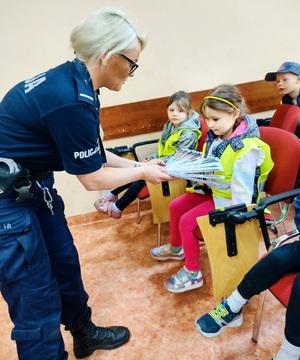 Spotkanie edukacyjne w komisariacie. Kolejna grupa przedszkolaków już wie, jak zadbać o swoje bezpieczeństwo