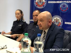 Wspólne spotkanie policjantów z pracownikami banków – wszystko dla bezpieczeństwa naszych pieniędzy