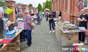 Wielki Kiermasz Charytatywny Paczki dla Bohatera z udziałem szczecińskich policjantów