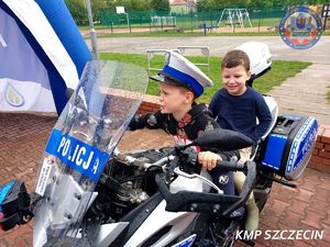 Setki serc dla Kuby Jankowskiego. Szczecińscy policjanci wsparli festyn charytatywny dla chorego syna kolegi z Wydziału Ruchu Drogowego