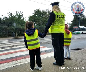 Zajęcia na temat ruchu drogowego w praktyce – kolejni podopieczni przedszkola wiedzą już, jak zachować się na drodze