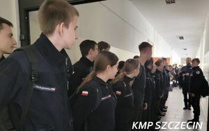 Pierwsze zajęcia zawodowe w klasach policyjnych w VII LO w Szczecinie