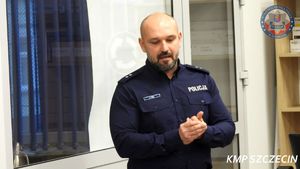 Zostań jednym z nas – Policjanci ze szczecińskiego Śródmieścia zaprezentowali służbę studentom Akademii Nauk Stosowanych