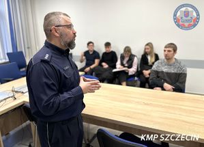 Zostań jednym z nas – Policjanci ze szczecińskiego Śródmieścia zaprezentowali służbę studentom Akademii Nauk Stosowanych