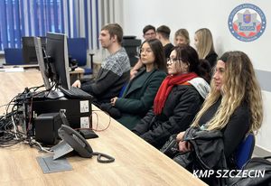 Zostań jednym z nas – Policjanci ze szczecińskiego Śródmieścia zaprezentowali służbę studentom Akademii Nauk Stosowanych