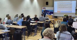 Policjant z Komendy Miejskiej w Szczecinie gościem wyjątkowego seminarium w ramach kampanii Białej Wstążki