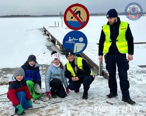 Bezpieczne Ferie 2024: Policyjne kontrole „dzikich lodowisk” i zamarzniętych akwenów - funkcjonariusze apelują o ostrożność i rozsądek