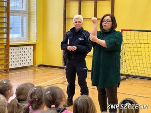 Bezpieczne Ferie 2024: zabawy i edukacja z Policją i Sanepidem w szczecińskich szkołach