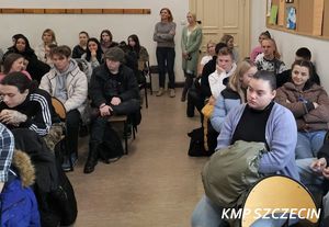 „Zostań Policjantem w Szczecinie” - funkcjonariusze promowali swój zawód wśród licealistów