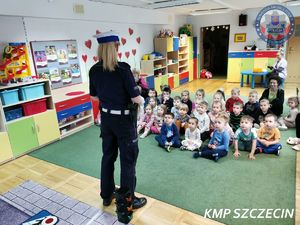 Policjanci z wizytą edukacyjną u przedszkolaków