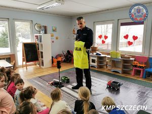 Policjanci z wizytą edukacyjną u przedszkolaków