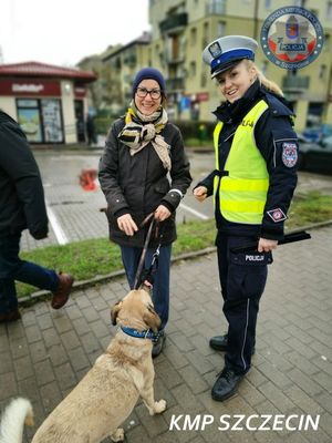 &quot;Podaruj ukochanej osobie odblask” – walentynkowa akcja szczecińskiej „Drogówki”